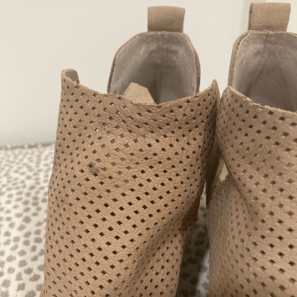 Dolce Vita Sonya Booties - Picture 11 of 13